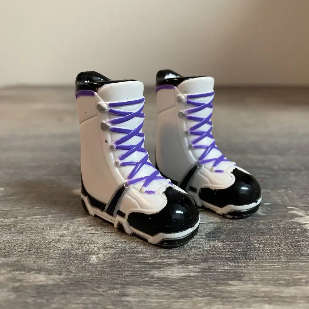 VTG Bratz Dolls Shoes Snow Boarding Boots Purple White Black Lilie